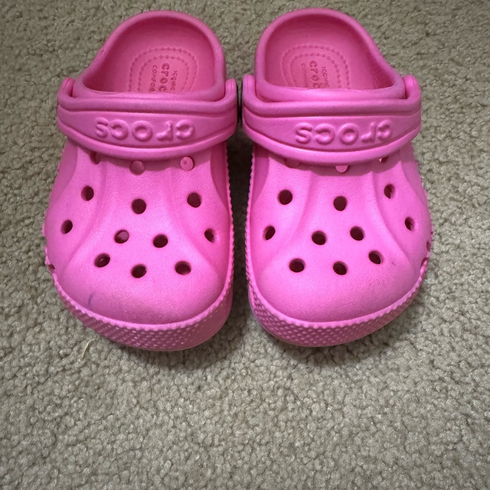 CROCS Pink Sandals with Ventilation and Pivoting Heel Strap
